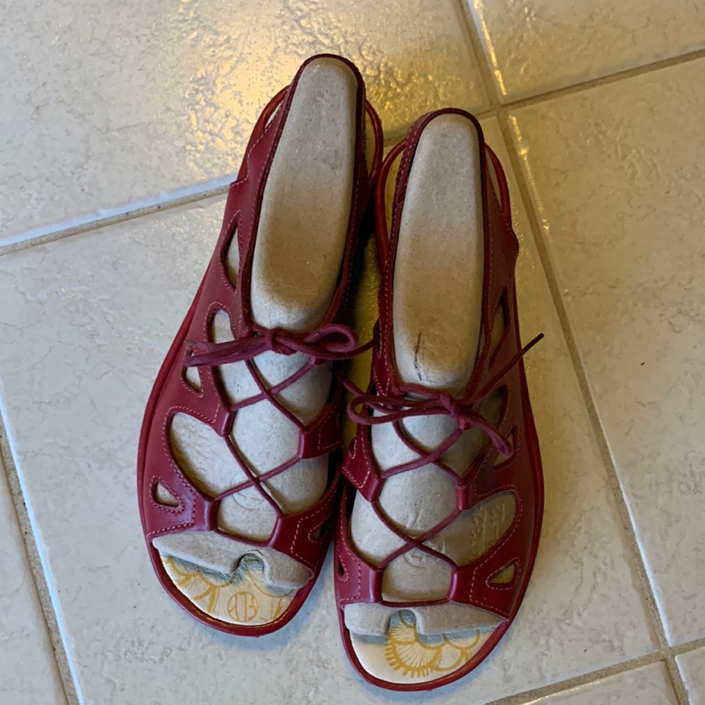 EUC FLY LONDON red sandals - Picture 1 of 6